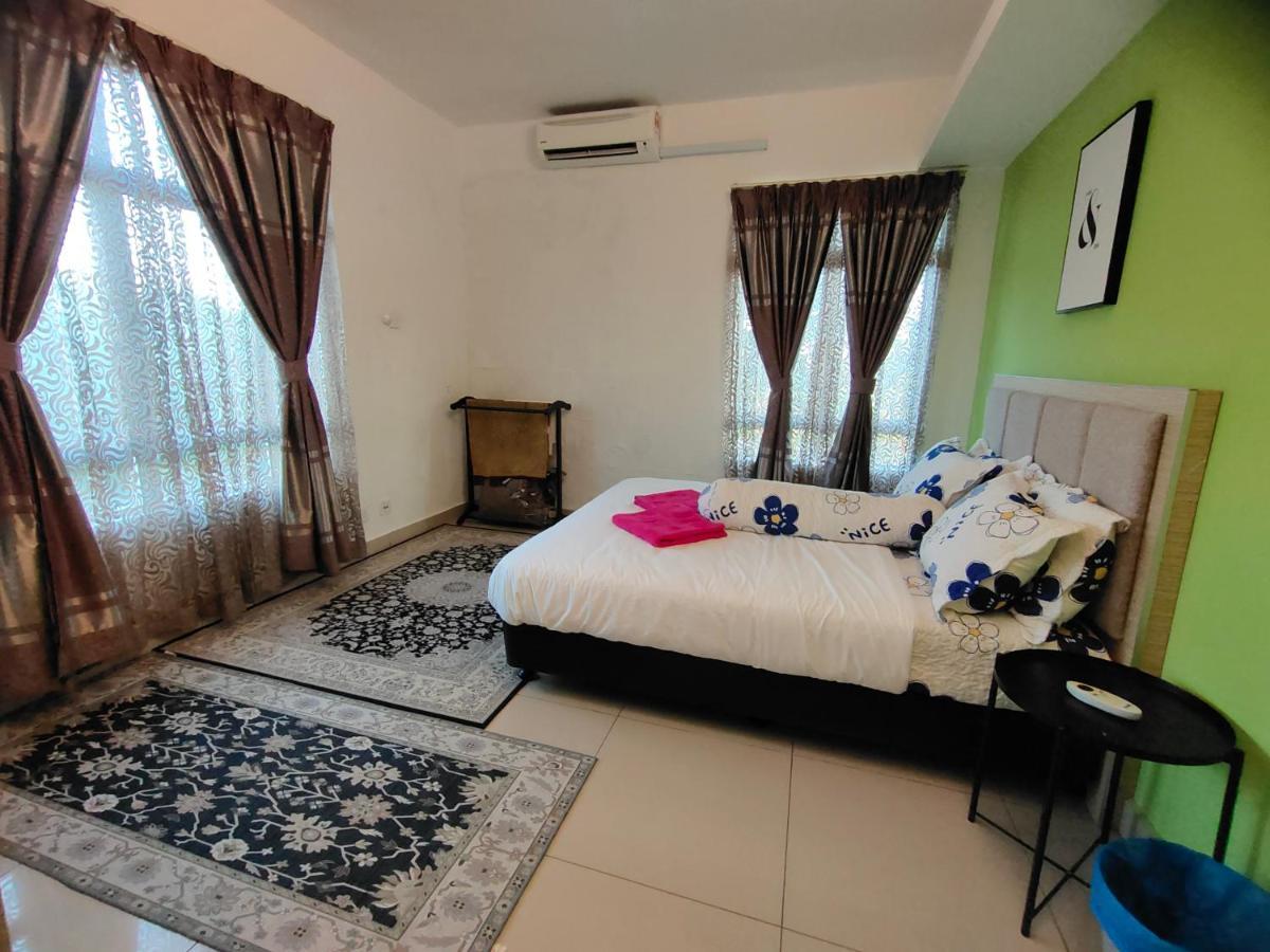 2 Rooms Homestay Deviana Wakaf Che Yeh كوتا بْهارو المظهر الخارجي الصورة